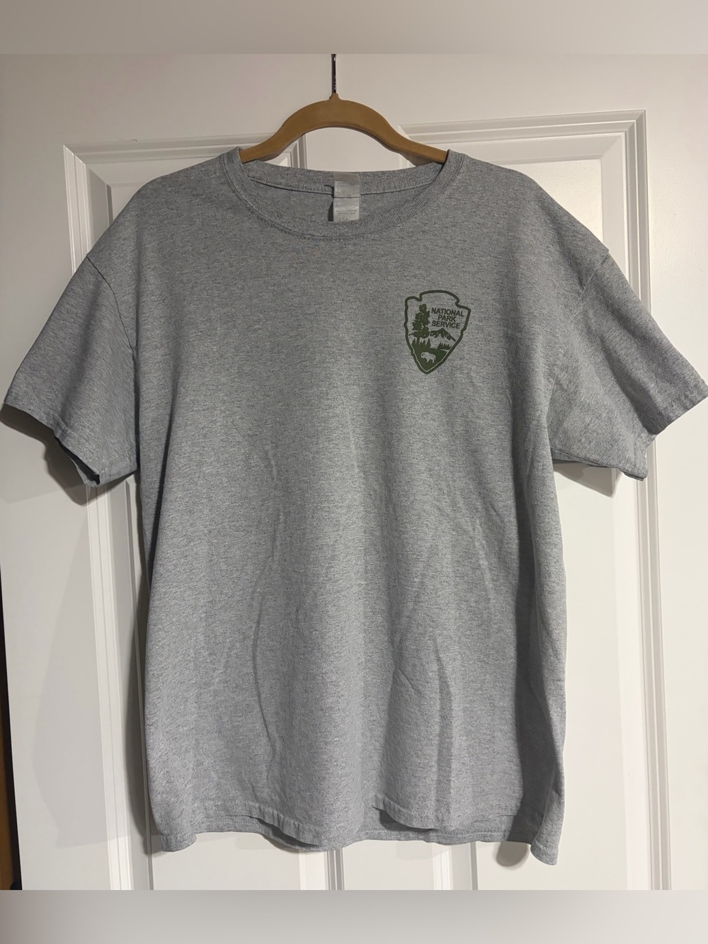 National Park Service Unisex L Gray Crew Neck Short Sleeve Logo Tee